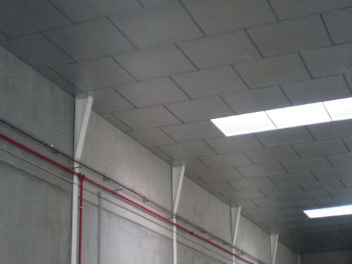 Ejemplo de falso techo industrial ursa terra